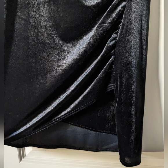 H&M Black Faux Velvet Wrap Dress - Picture 2 of 6
